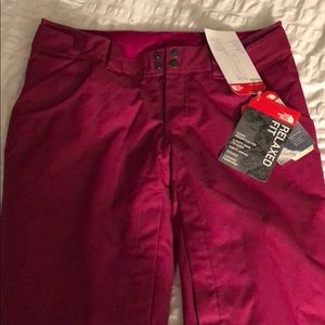 Small women north face snow pants. Brand new.